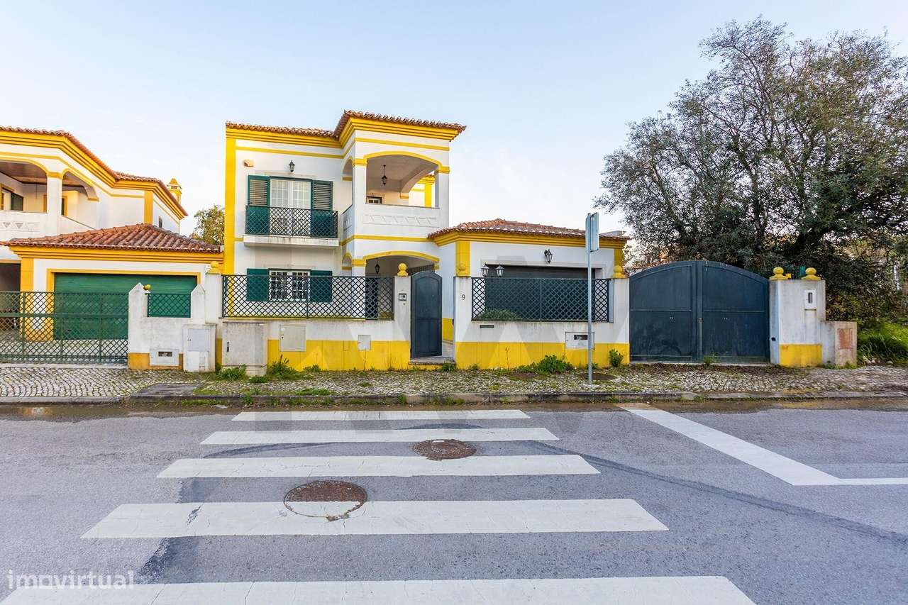 Moradia T4 com piscina e zona de lazer exterior em Azeitão - Grande imagem: 2/31