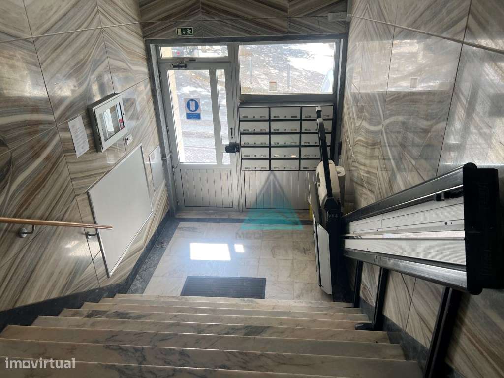 Apartamento T3 em remodelação Cova da Piedade situado num 2º andar ...-20