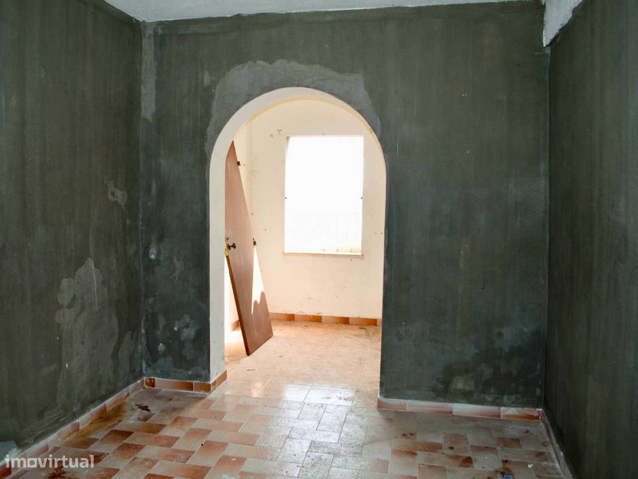 Moradia T2 com vista rio a necessitar de obras - Grande imagem: 4/20