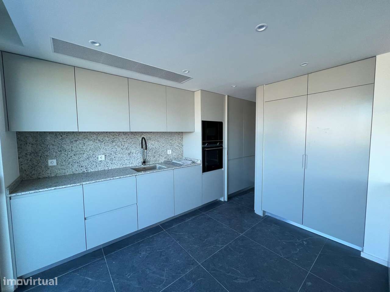 T3 Gaia  Av  República Metro Santo Ovídio  Lugar Garagem Terraço  Novo - Grande imagem: 4/35