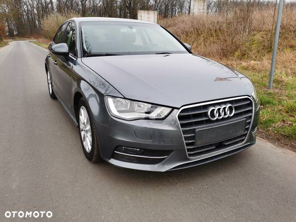 Audi A3 1.6 TDI Sportback ultra Attraction - 2