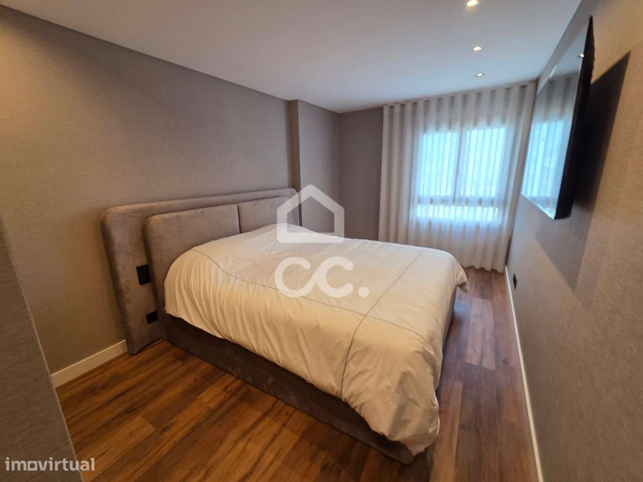 Apartamento T1 na Venda do Pinheiro com Garagem, Elevador e AC-31