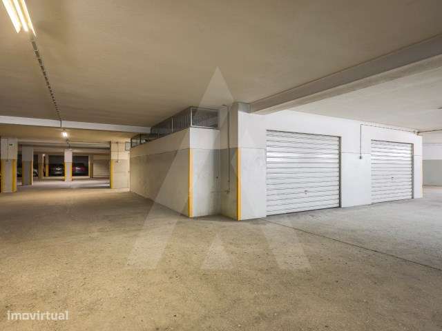 Apartamento T1+1 com arrumos e lugar de garagem em Mafamude!-35