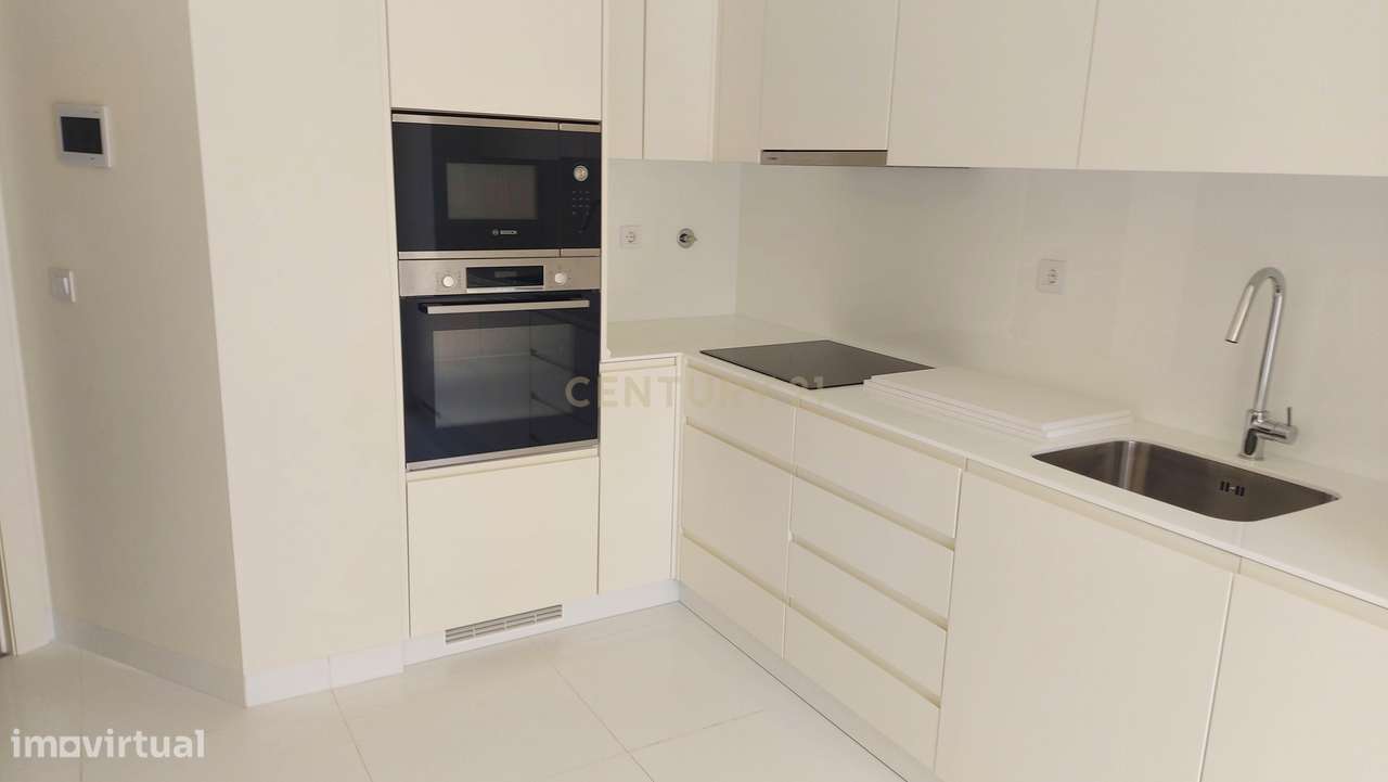 Excelente Apartamento T2 bastante Central no Areeiro com Jardim Privat-17