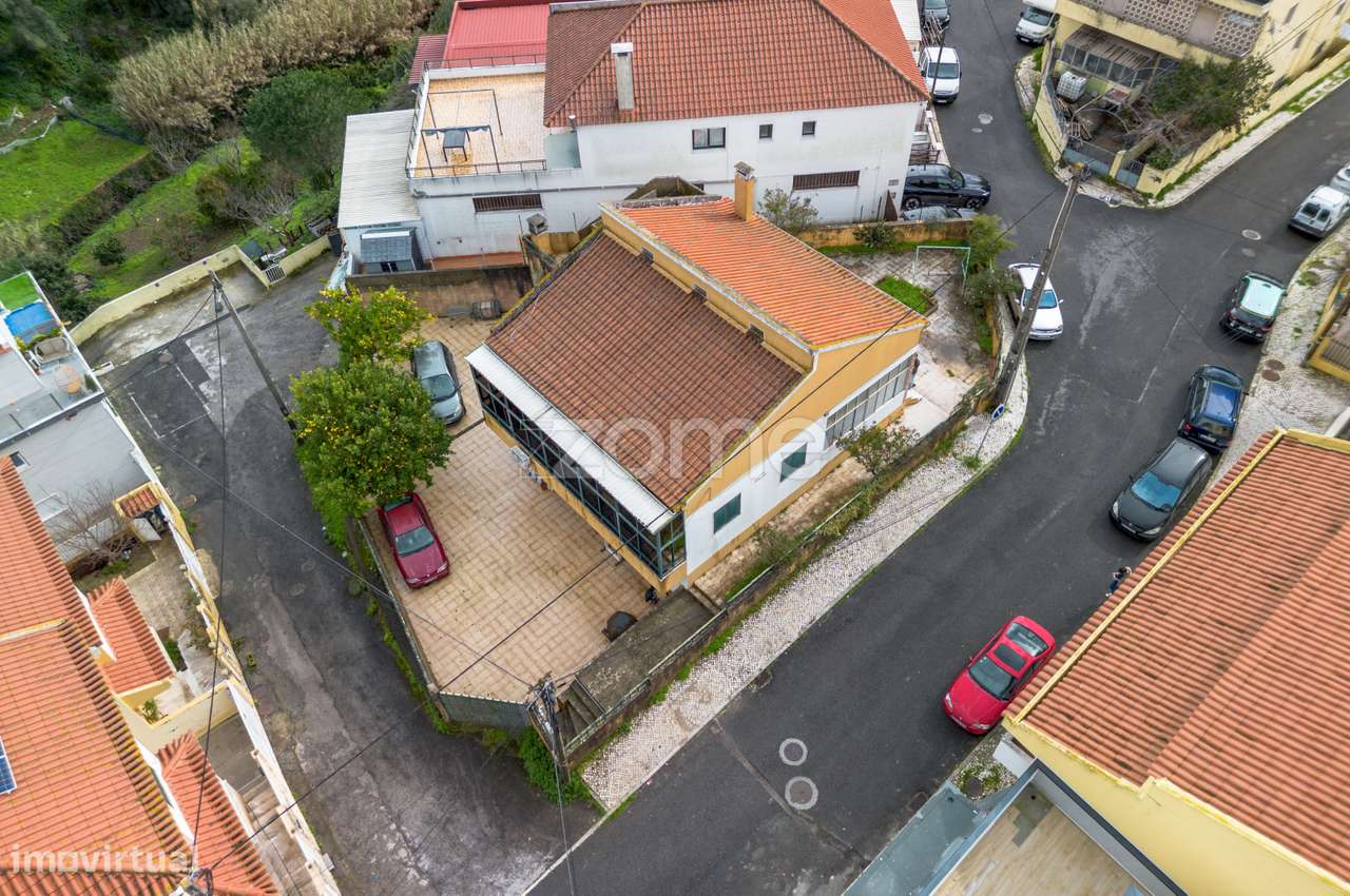 Moradia T4 c/ garagem e 435m2 de terreno - Famões-4