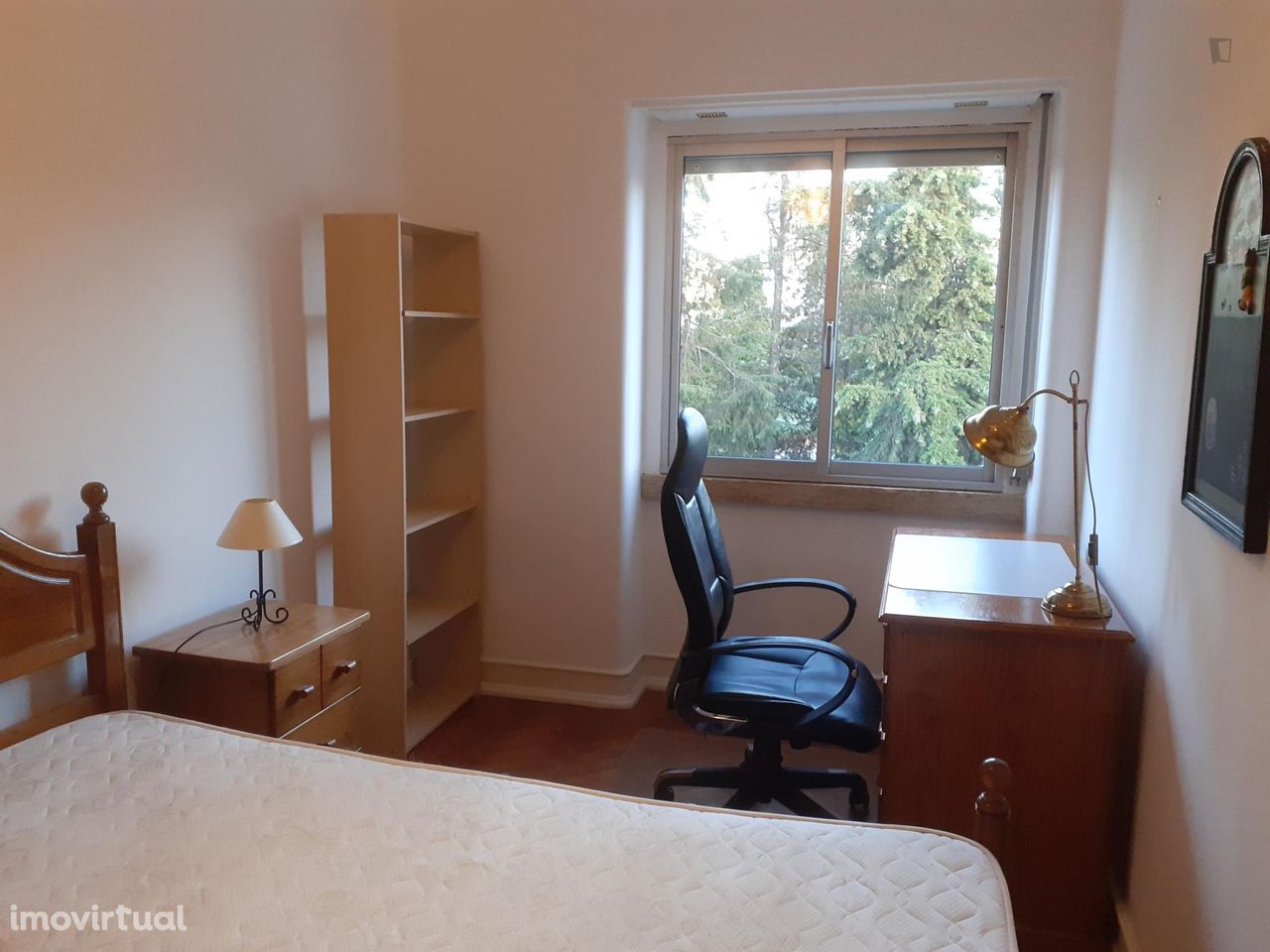 214676 - Clean single room in a 5 bedroom...