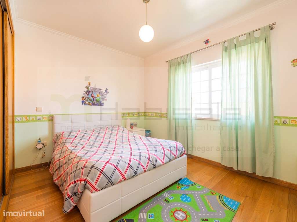 Moradia T5 com Jardim, Garagem ampla e Espaço para Piscina-18