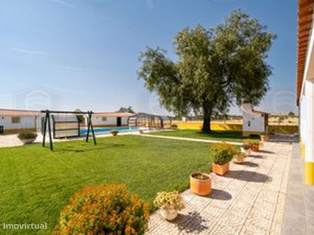 Descubra o privilégio de viver no coração do Alentejo!-48