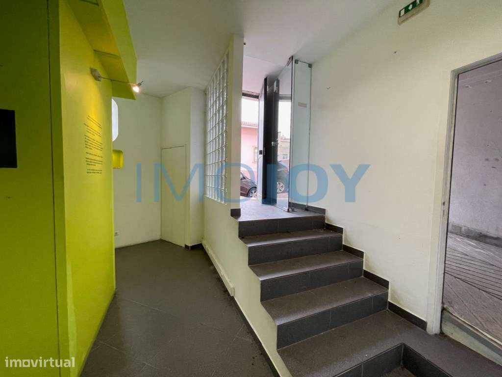 Escritório e Armazém, Cruz Quebrada - Grande imagem: 4/27