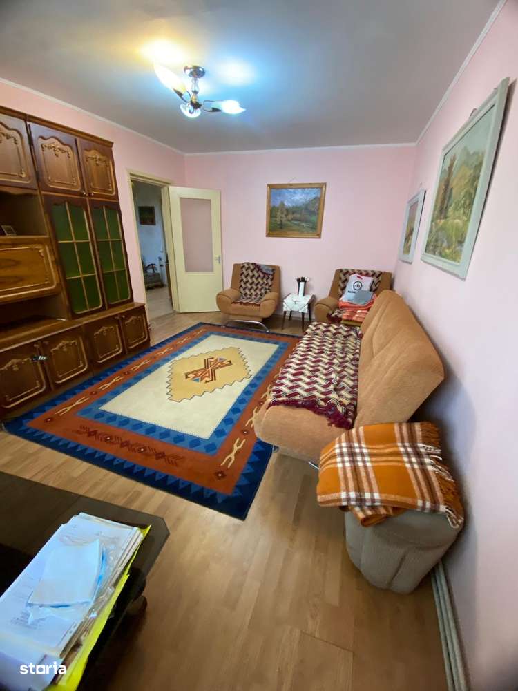 3 DECOMANDATE la etajul 2, Banca Nationala-2