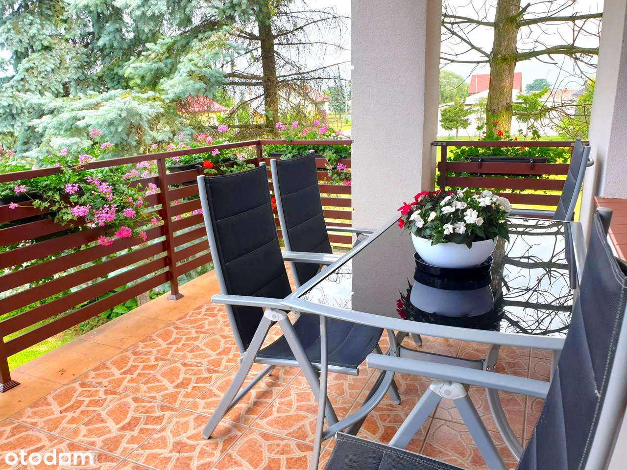 Wygodny dom z dużym terenem w Kampinosie-11