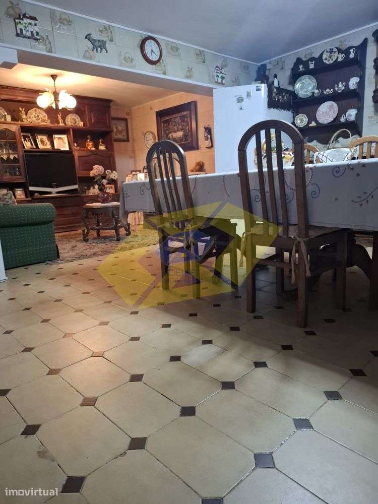 Moradia T4+T1 em Felgueiras (Centro da cidade)-12