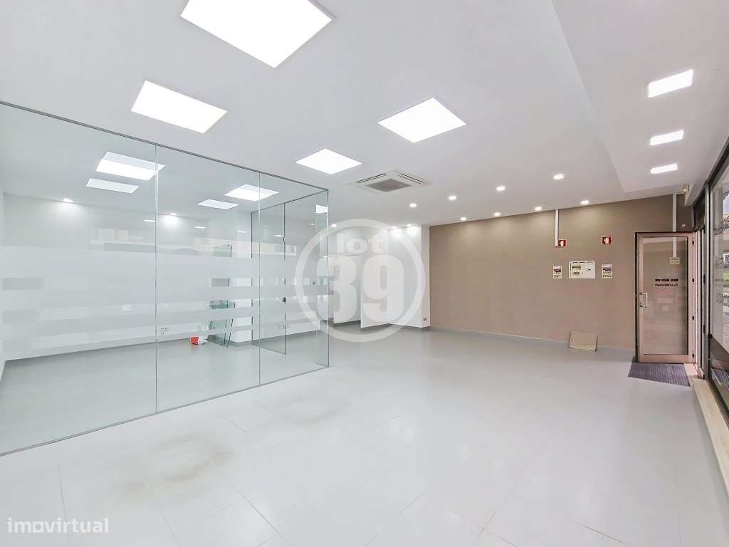 Loja em excelente estado, bem localizada, com parqueamento na cave ... - Grande imagem: 5/14