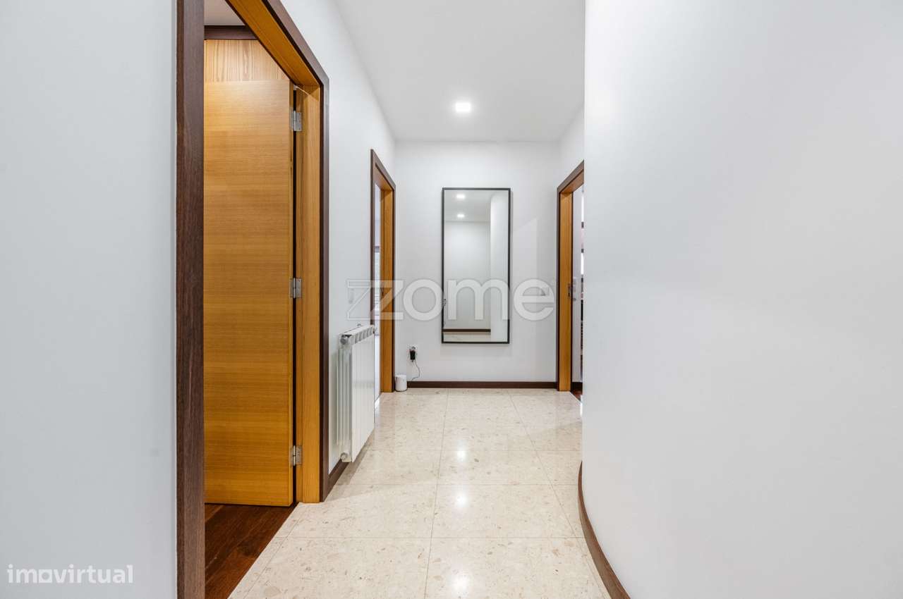 Moradia T3 c/Suítes e Piscina na Quinta das Luzes-17