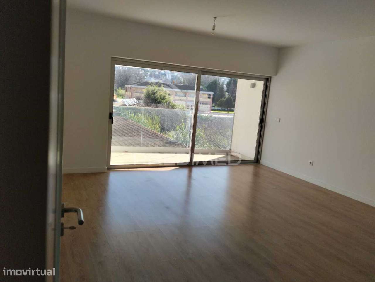 APARTAMENTO T3 SEMI-NOVO ( NUNCA FOI HABITADO ) COM VISTAS SOBRE A... - Grande imagem: 5/32