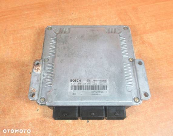 KOMPUTER STEROWNIK SILNIKA RENAULT MASTER II 2,2 DCI 0281010320 - 1