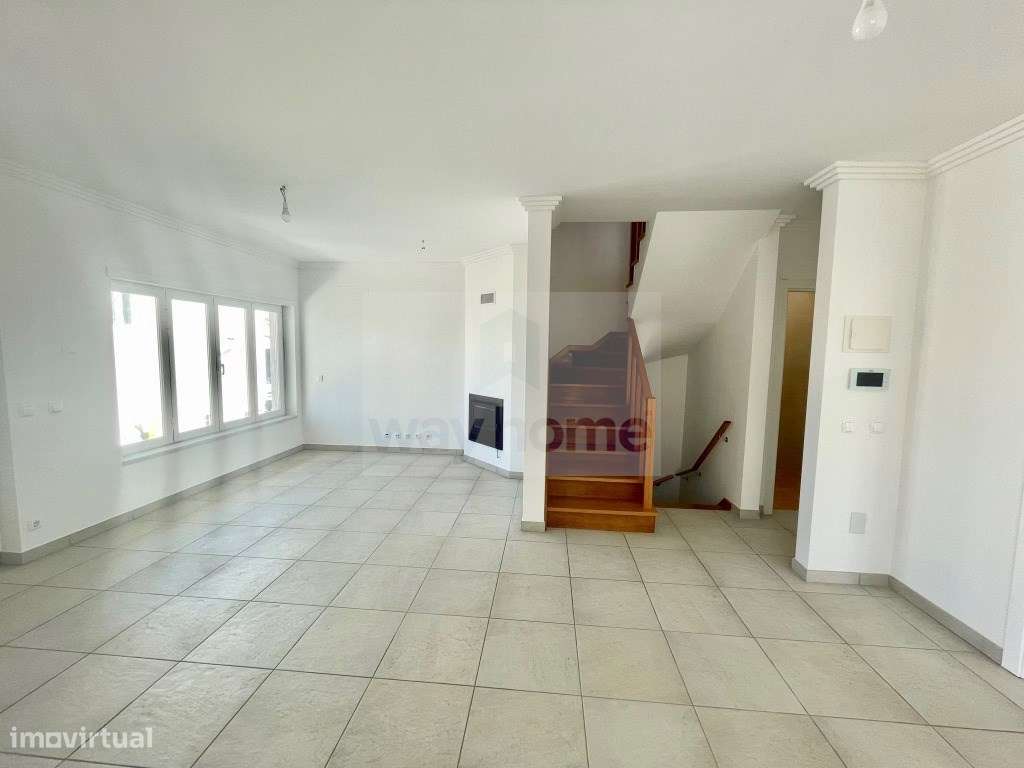 Moradia T4 | Remodelada | Vista de mar | Ericeira-11