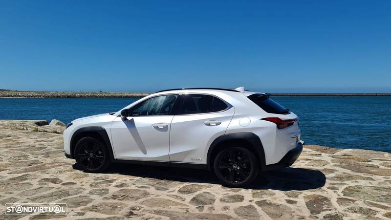 Lexus UX 250h - 2