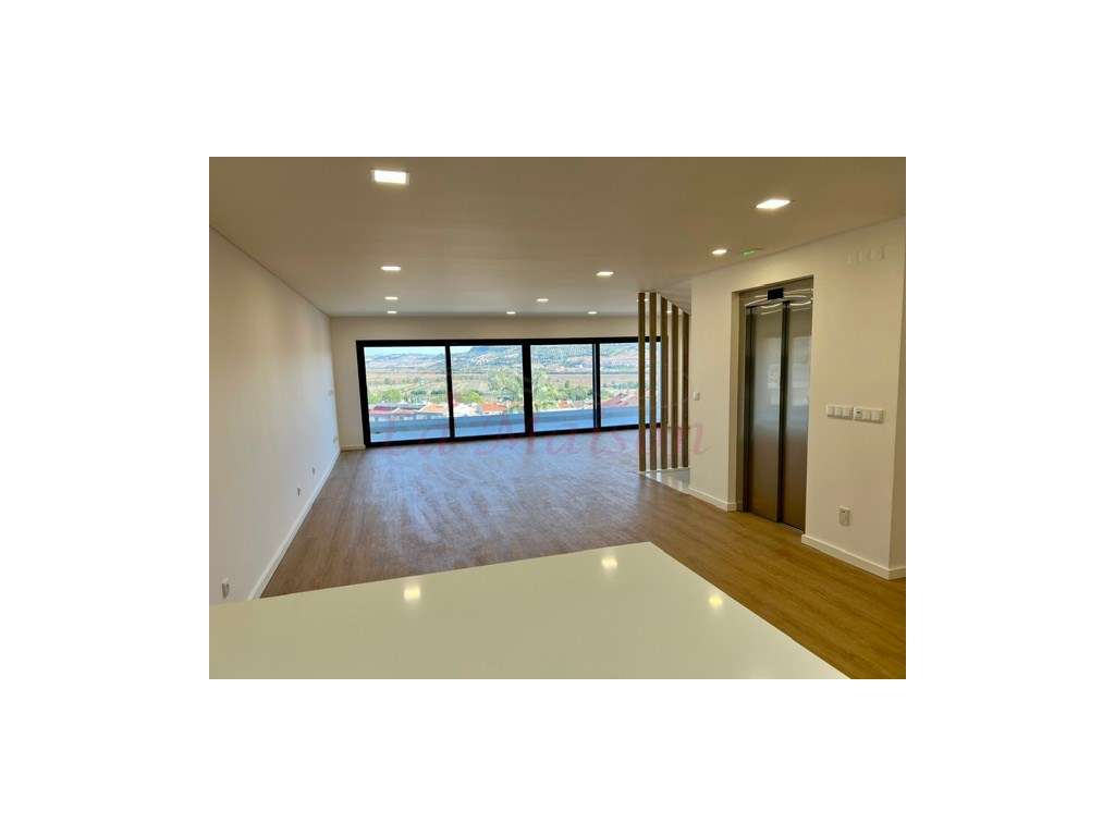 Moradia V5 no centro de Loures-6