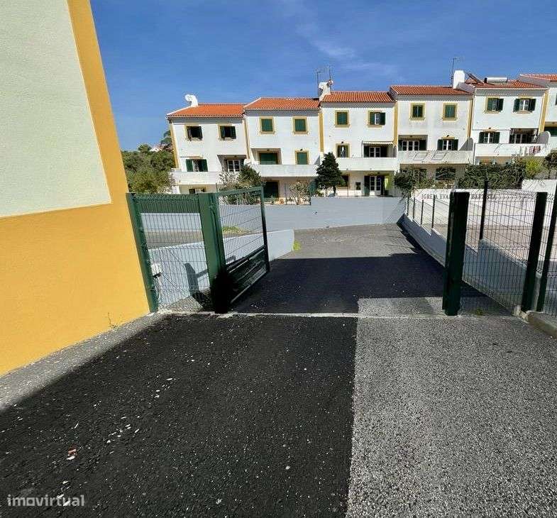 Armazém em Mafra bem localizado-1