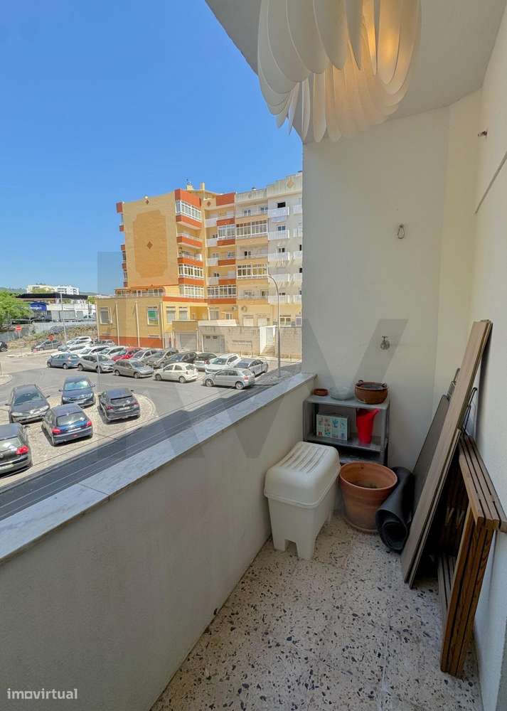 Excelente Oportunidade em Setúbal: T2 Parcialmente Renovado no Centro-5