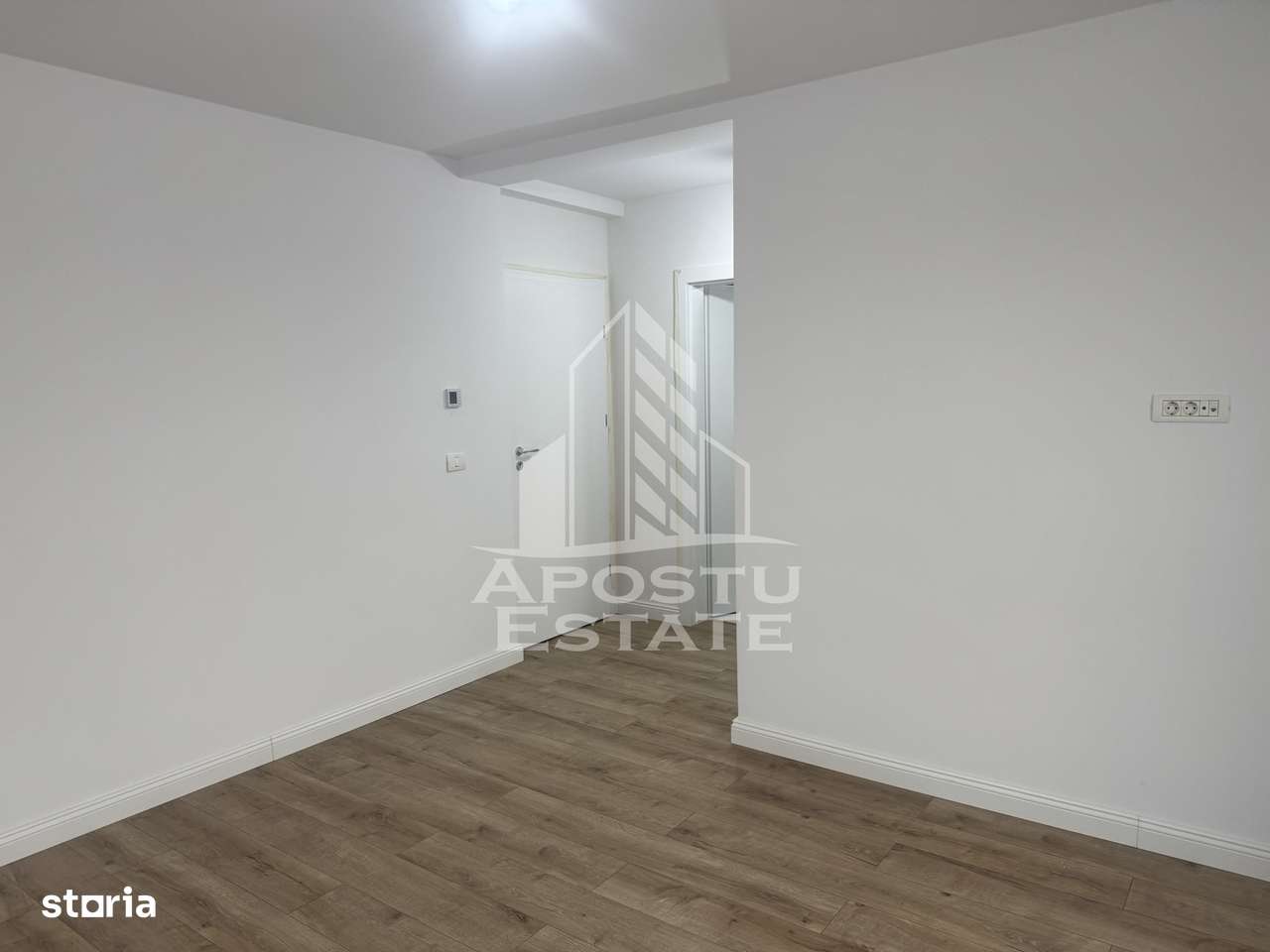 Duplex  despărțit prin garaj și camera tehnică în Giarmata - Imagine principală: 4/19