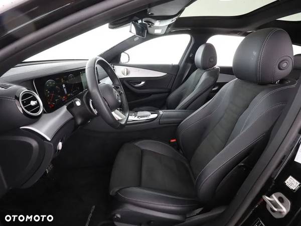 Mercedes-Benz Klasa E 300 d 4Matic T 9G-TRONIC AMG Line - 7