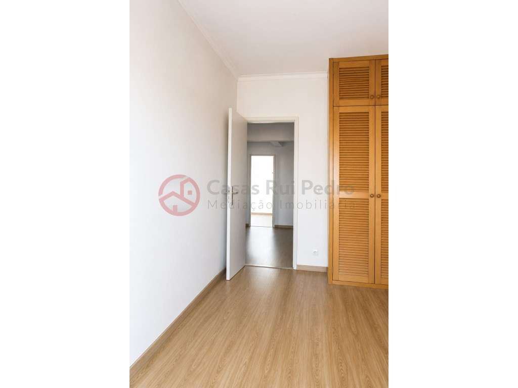 Apartamento T3 com excelentes áreas, Paivas-9