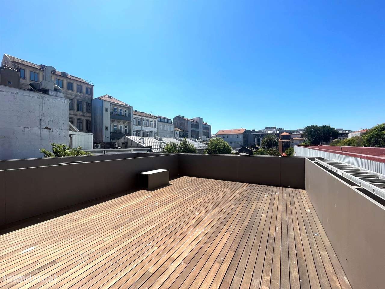 T0 c/ mezanino, varanda e terraço, zona nobre da baixa do Porto - Grande imagem: 5/32