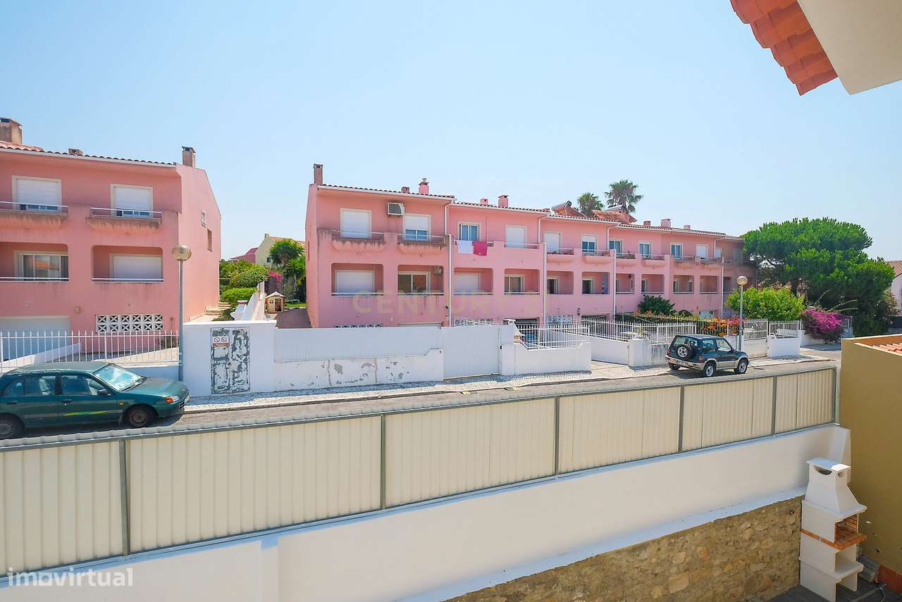 Moradia T4 Renovada no Estoril | Conforto, Espaço e Excelente Localiza-19