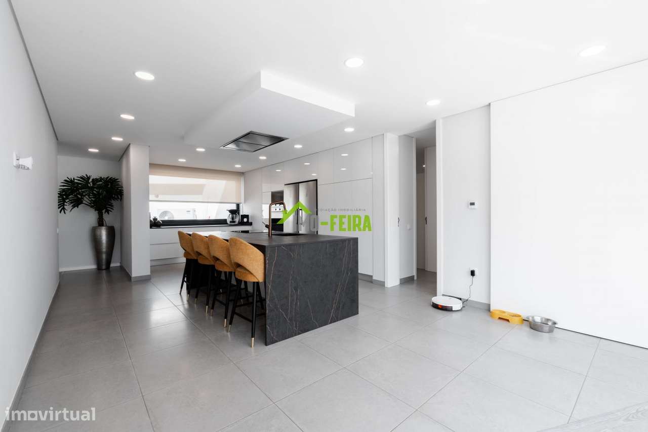 MORADIA LUXO COM PISCINA-6