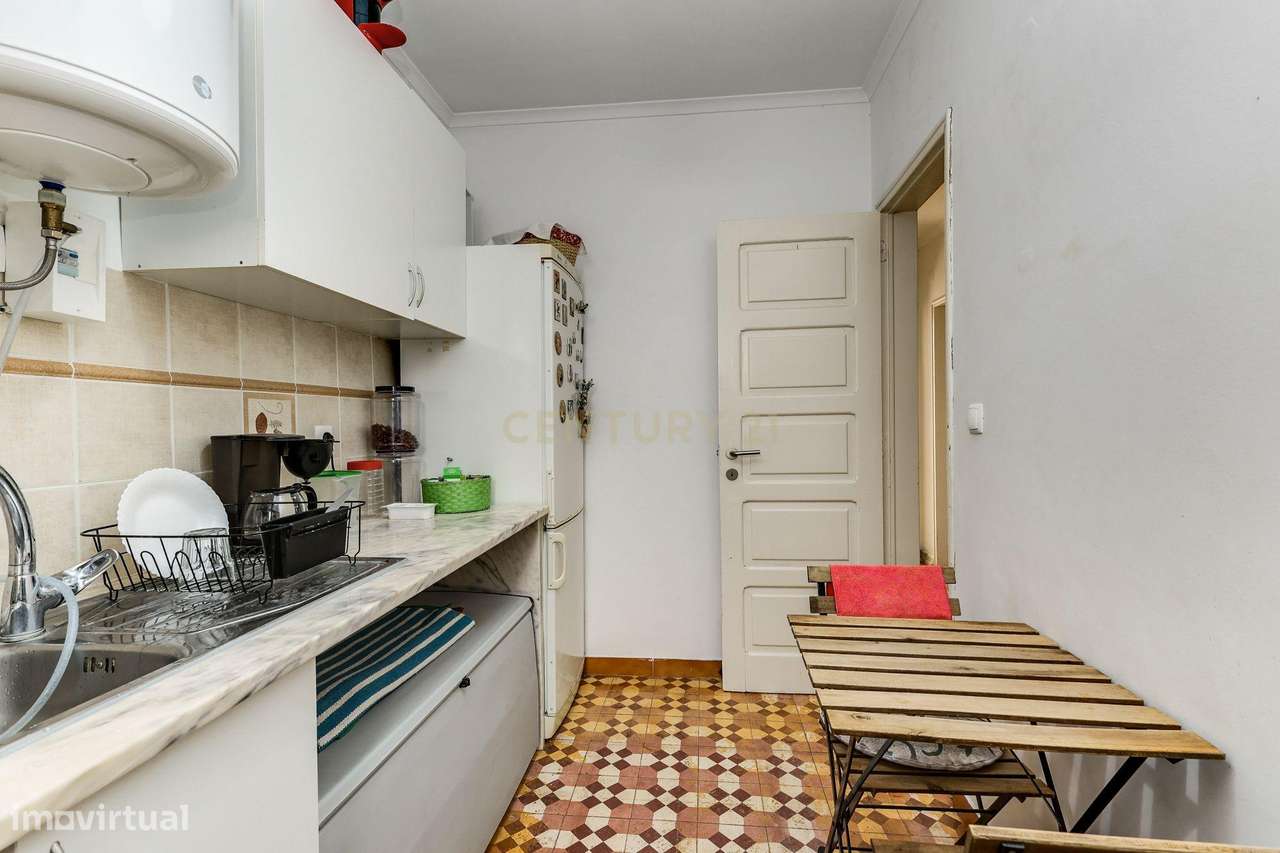 Prédio para reabilitação total em Cacilhas – excelente oportunidade de-8