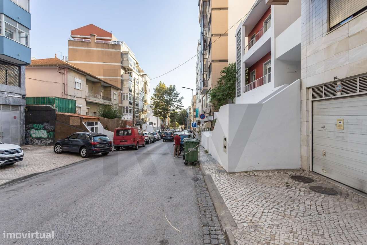 Apartamento T2 na Rua da Liberdade em Almada-36