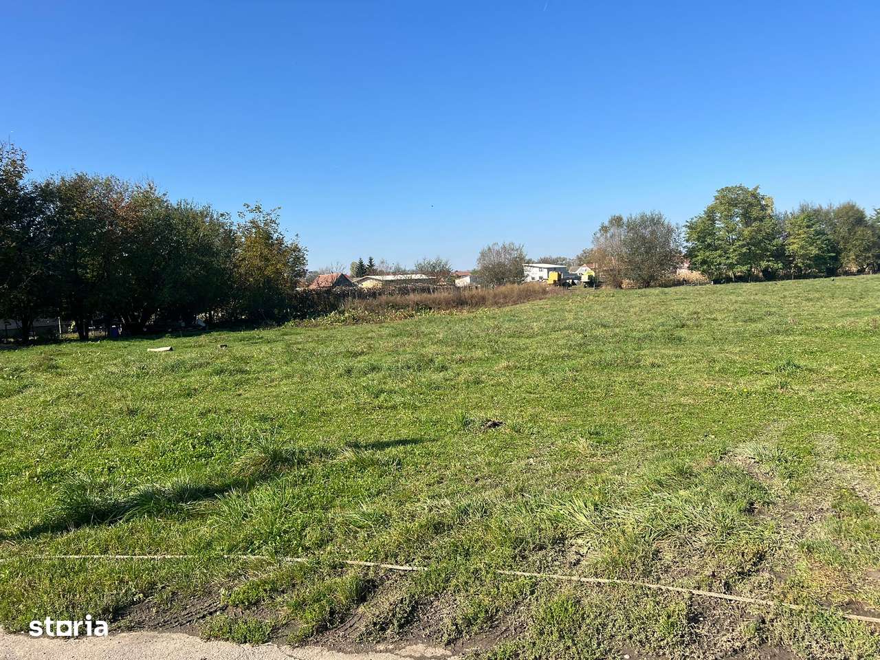 Teren intravilan cu toate actele la zi,cu utilitati,front la asfalt. - Imagine principală: 2/4