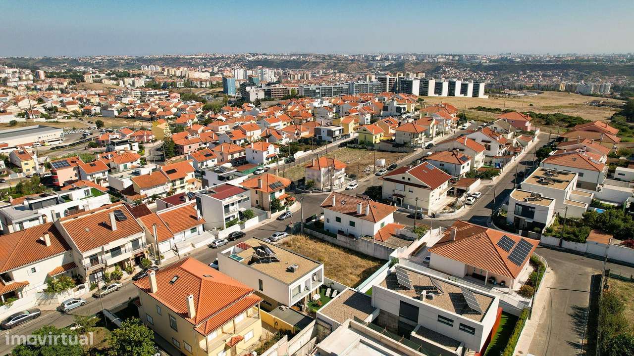 Lote de terreno urbano, com uma área de 379 m2, permitindo uma constru - Grande imagem: 5/11