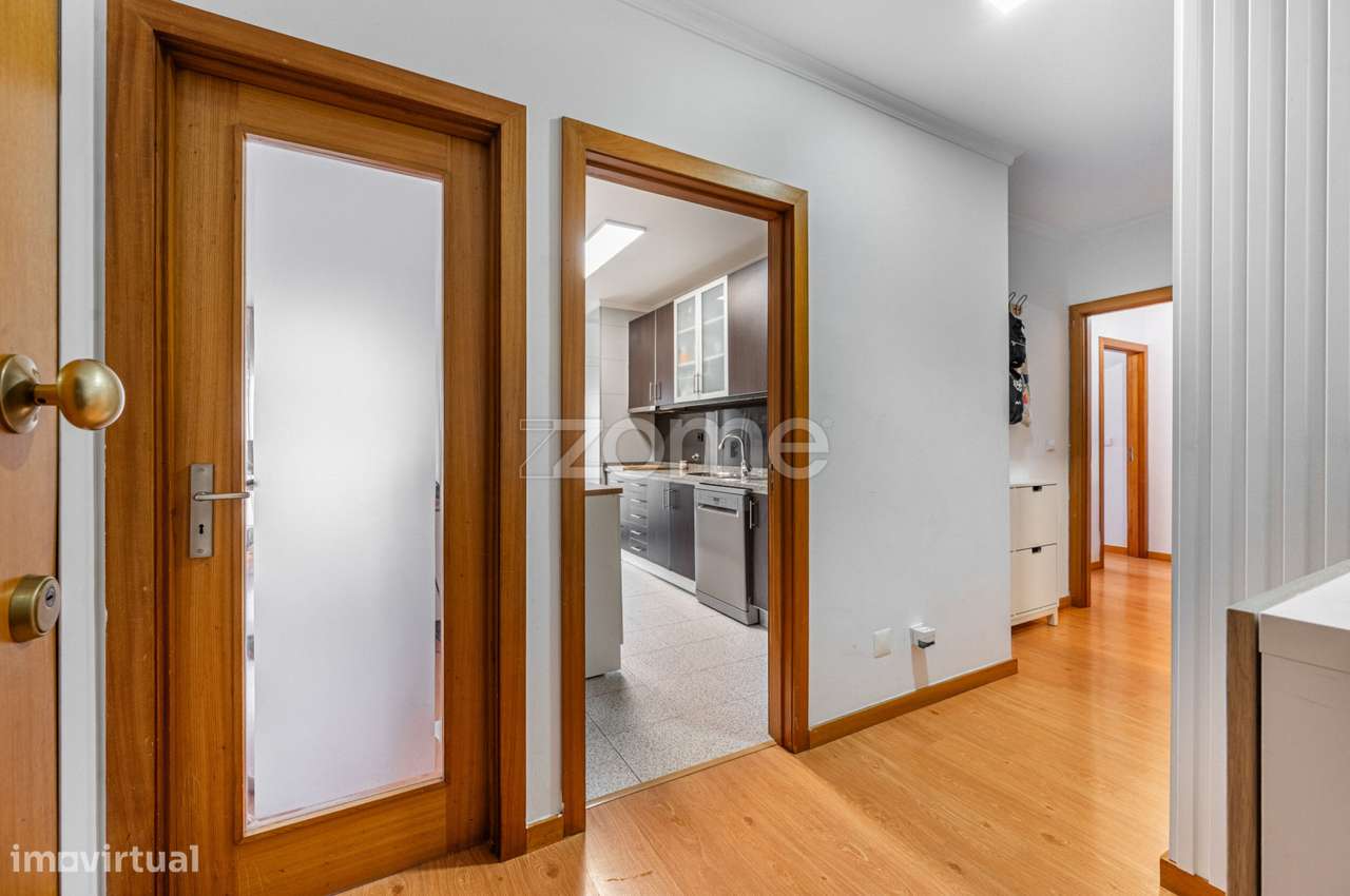Apartamento T3 com varandas, em Valongo-5