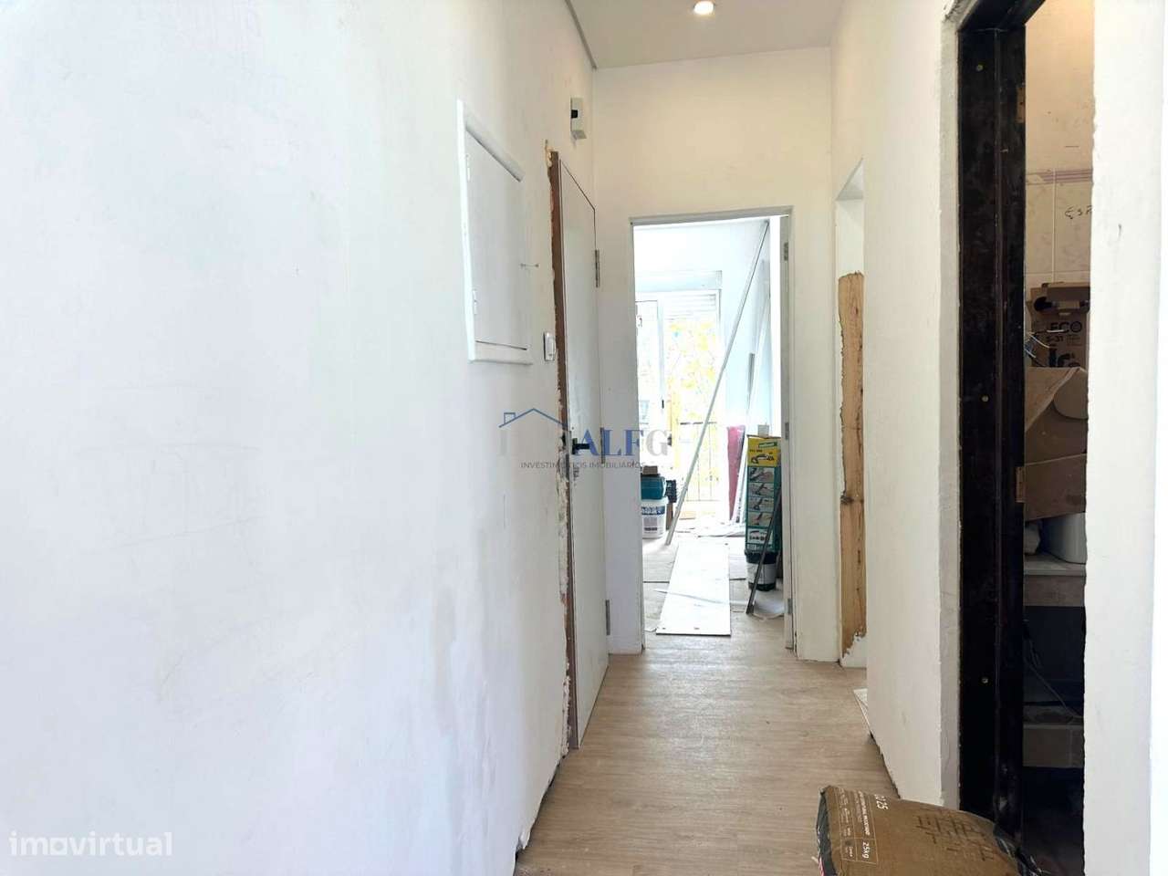 Apartamento T2 remodelado no centro do Barreiro, junto a transportes-18