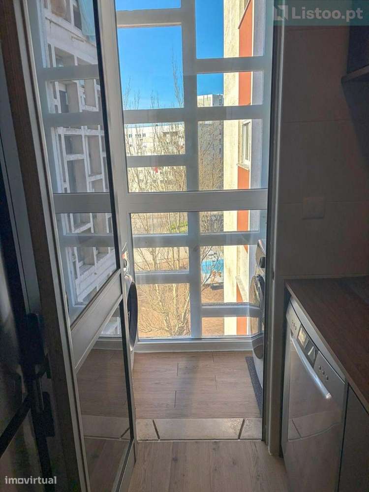 Apartamento T2 Santo António dos Cavaleiros-12