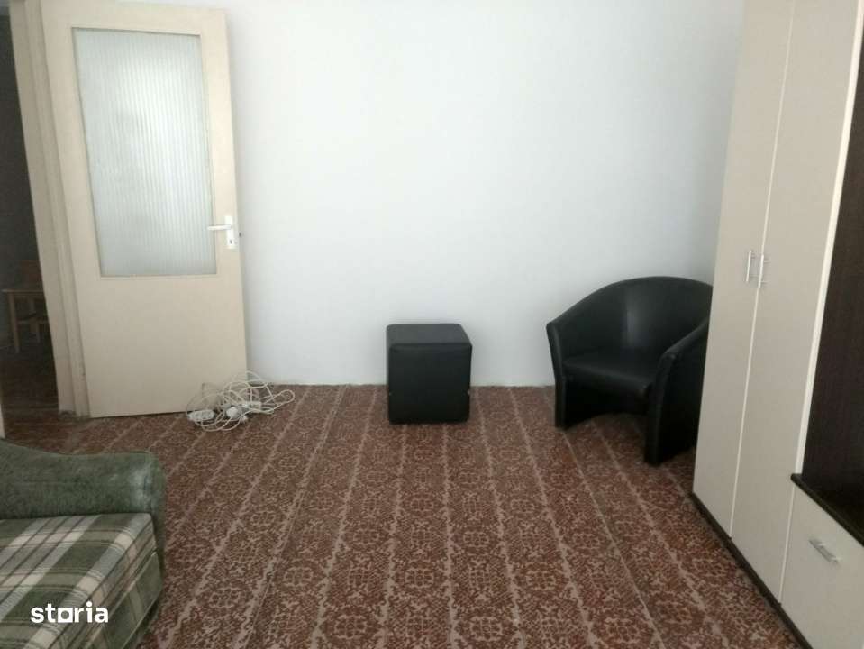 Apartament 2 camere decomandat, etaj intermediar - Imagine principală: 4/9