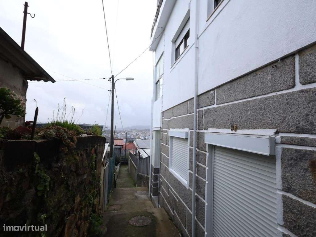 Moradia com 3 habitações independentes - Grande imagem: 3/17