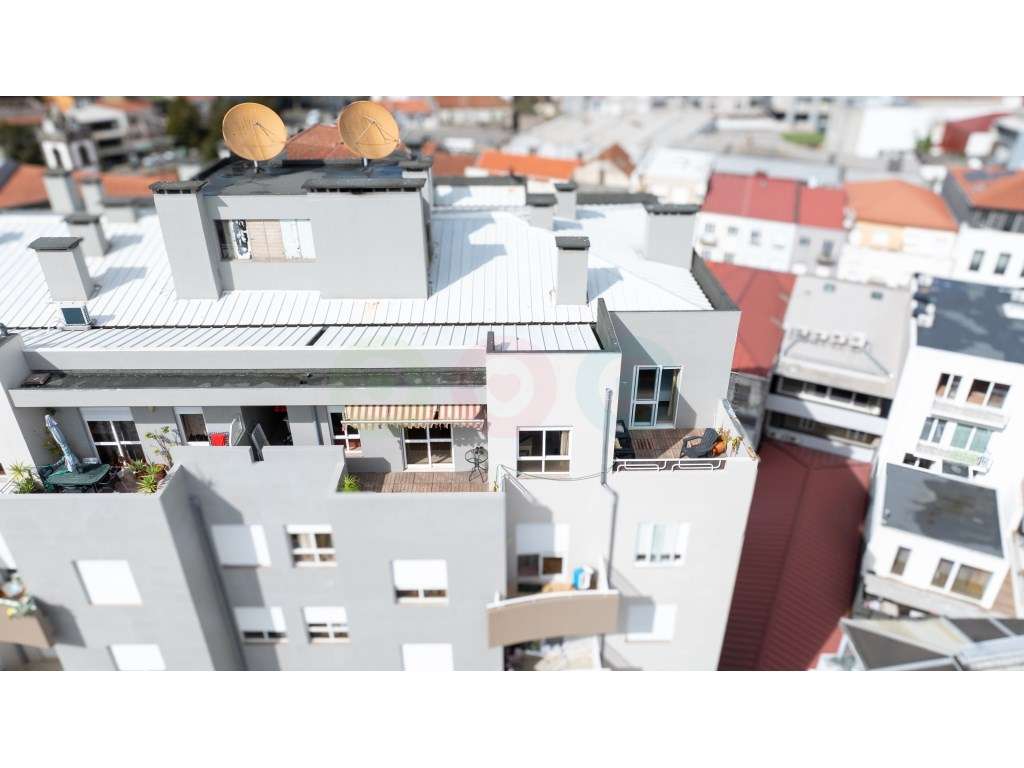 T4 com terraços e garagem fechada no centro de Vila Nova de Famalicão-2
