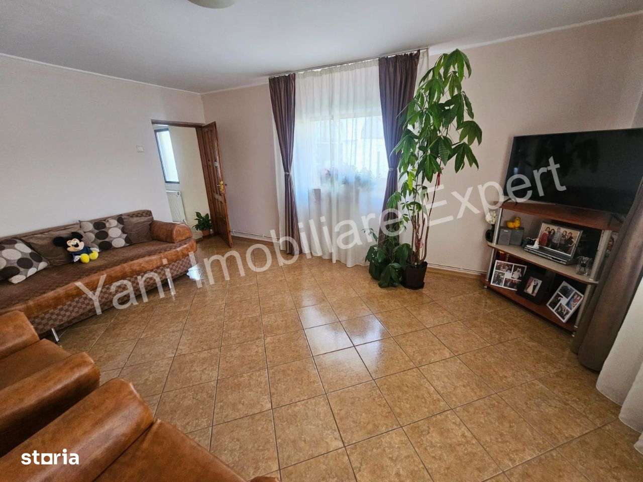 Casă tip duplex de vânzare în Curtea de Argeș. - Imagine principală: 2/20