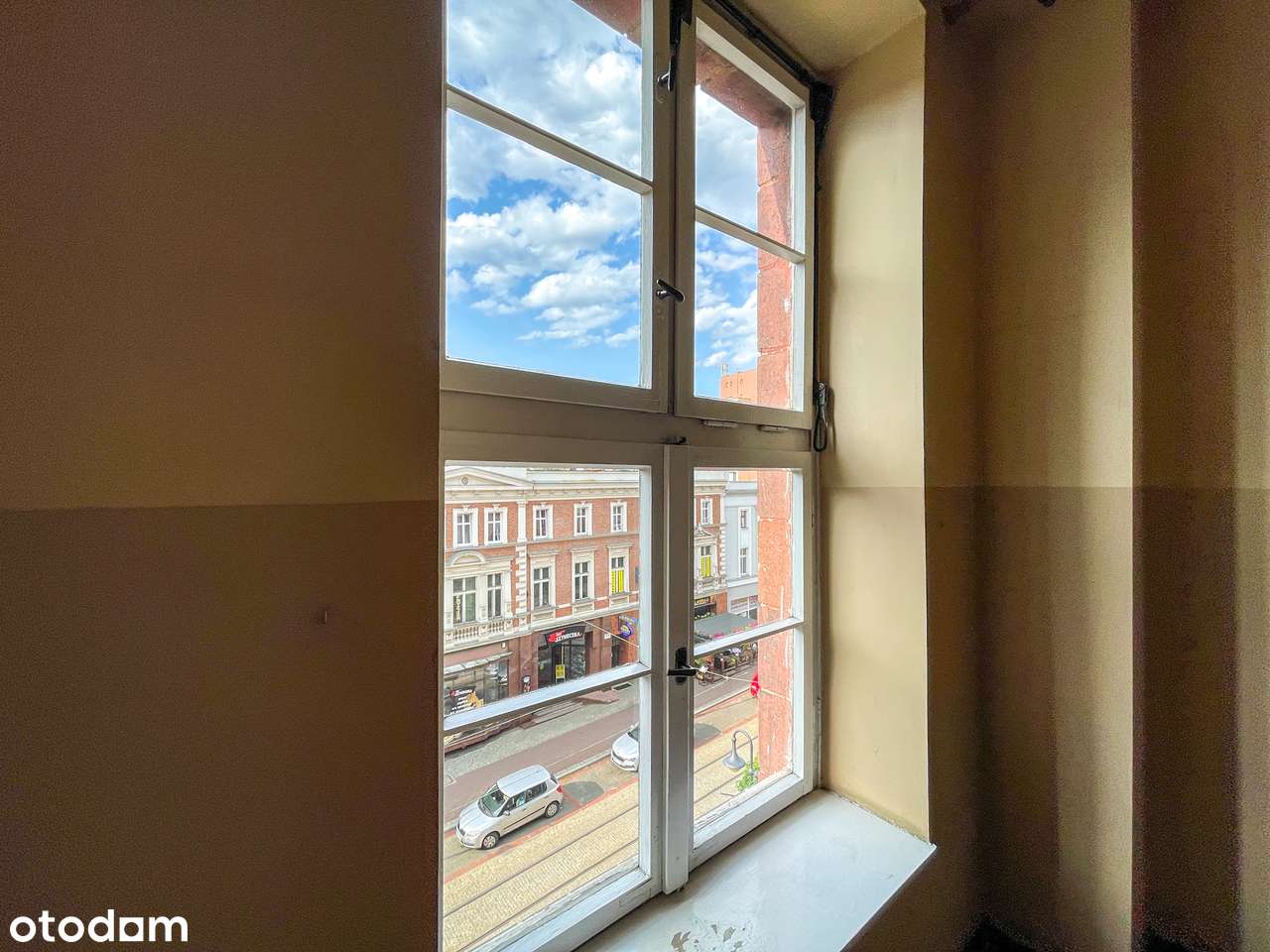 Przestronne wnętrze | 4 niezależne pokoje | podłogi i drzwi drewniane-12