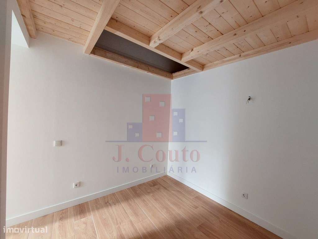MORADIA T2 com quintal em Caldas da Rainha-13