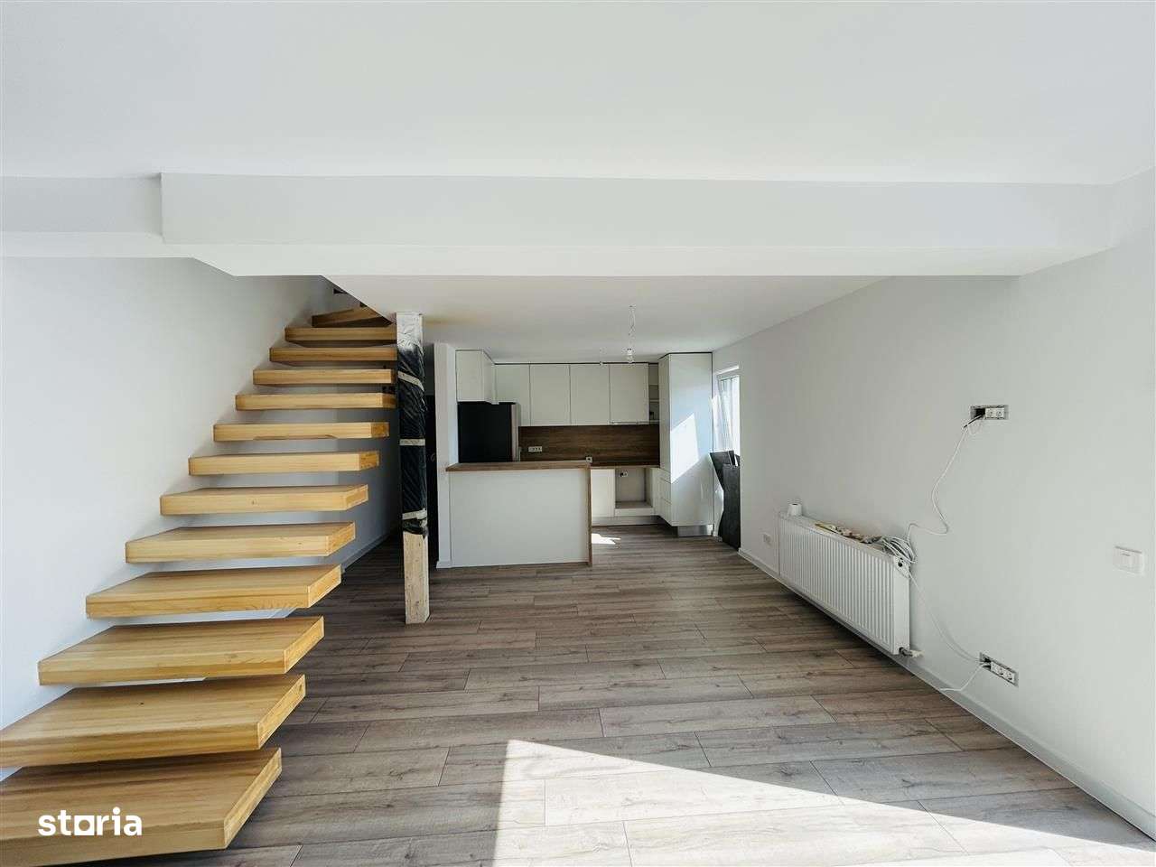 Ap finisat la cheie, 4 camere, balcon - loc de parcare inclus-0