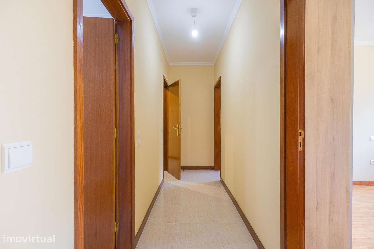Apartamento T3 com Duas Garagens Fechadas em Águas Santas, Maia-33