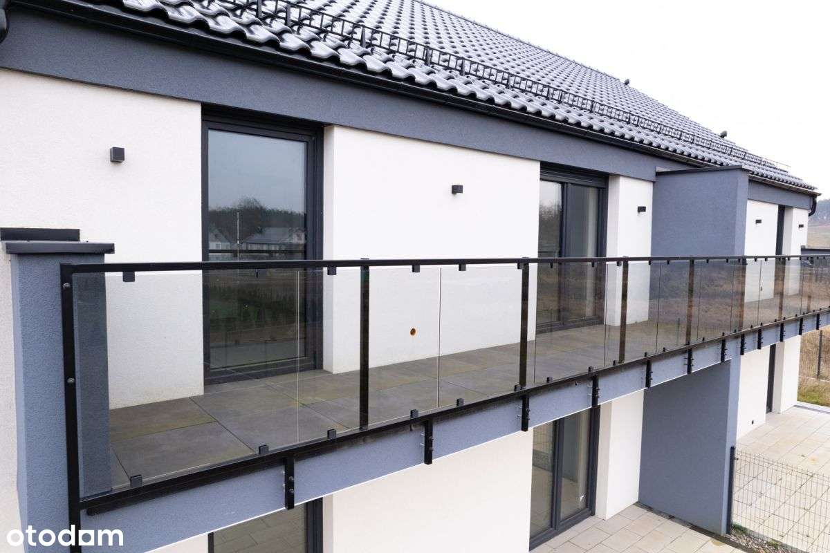 Nowoczesny bliźniak z balkonem i tarasem-11