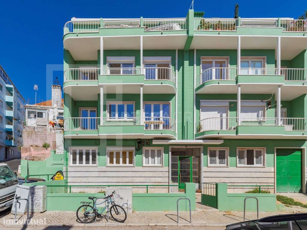 Apartamento T2 com logradouro no coração de Almada-22