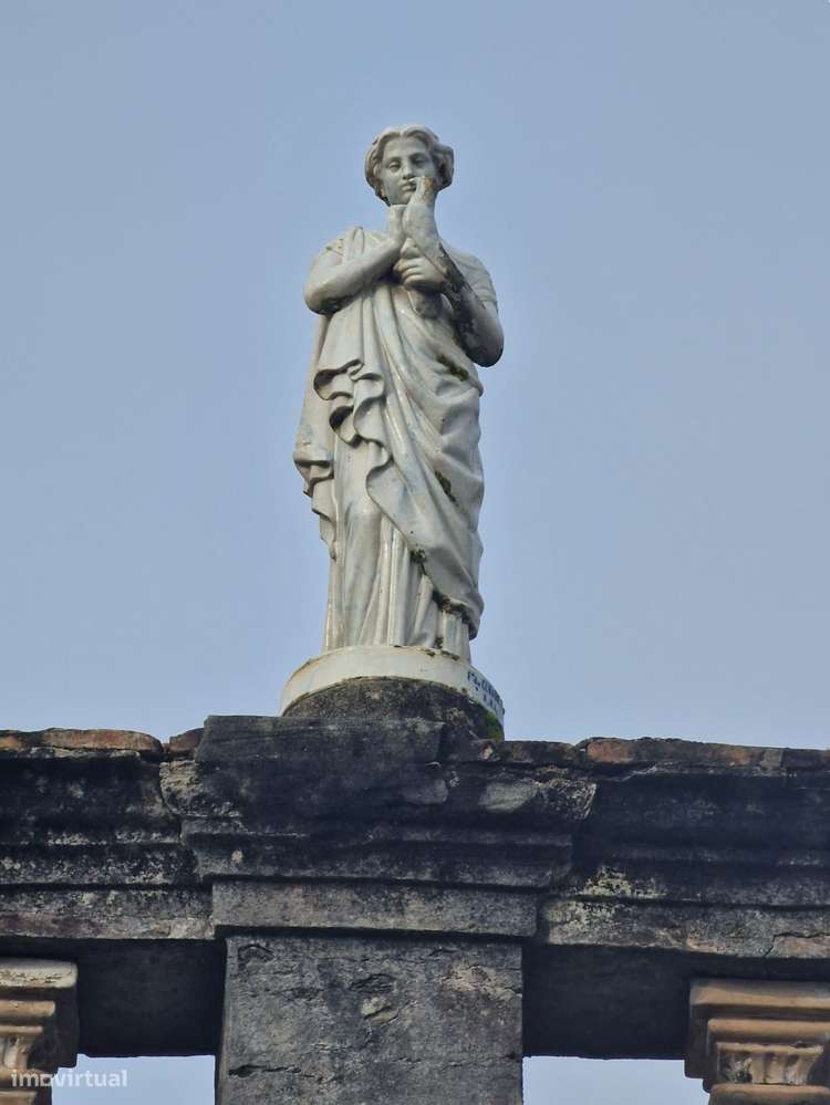 Moradia c/ pátio para restauro no Centro de Ovar-19
