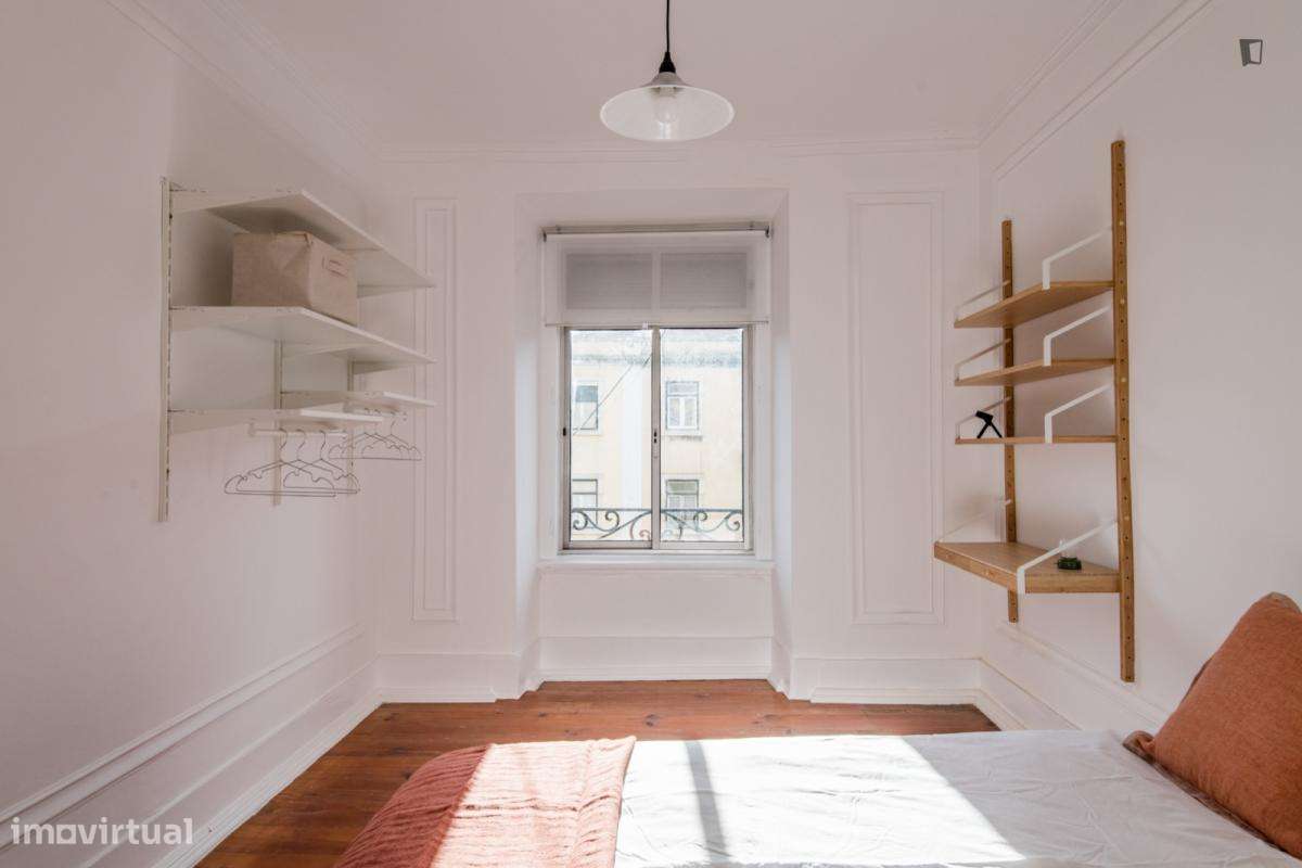 Quarto - localizado em Penha Lisbon - Grande imagem: 2/8